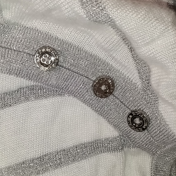 🆕WHBM | Striped Silver & White Key Hole Sweater Blouse Size Small - Picture 8 of 11